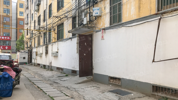 金桥文明楼院外景图