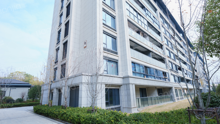 春风江南里外景图