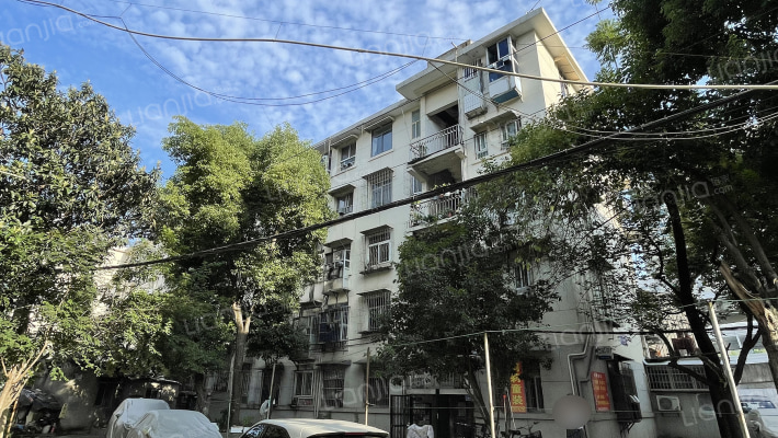 雄楚大街127号外景图