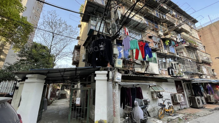 二皮鞋宿舍外景图