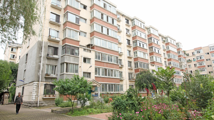 阳光花园小区外景图