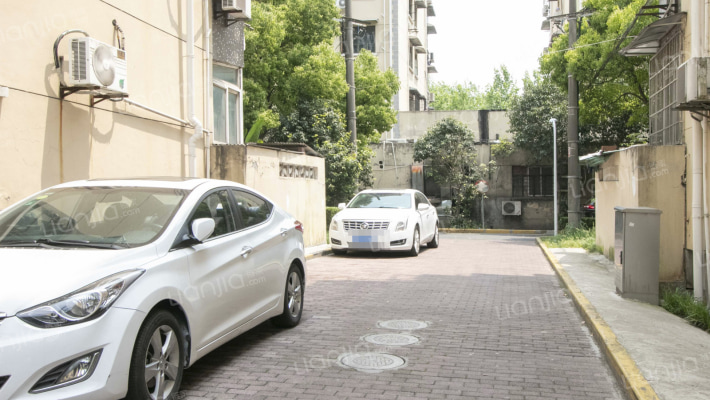 浦三小区外景图