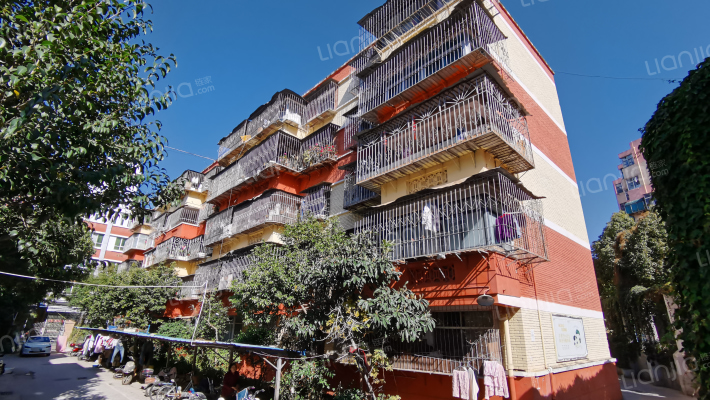 和平村中医学院宿舍外景图