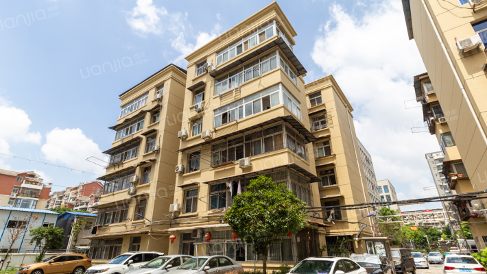 宏伟小区外景图