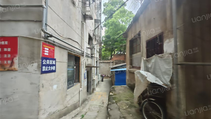 壕埂街11号外景图