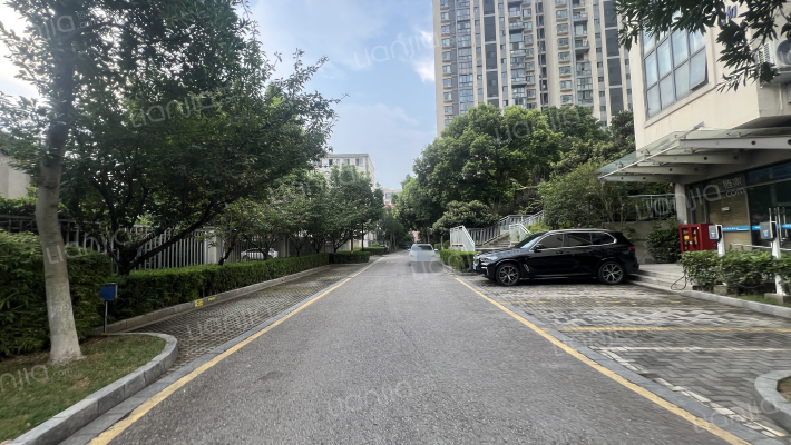 利景华庭外景图