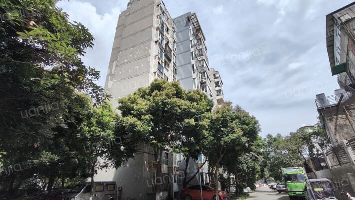 亚丁小镇外景图