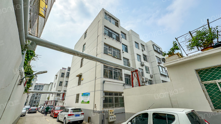 泰山中学宿舍外景图