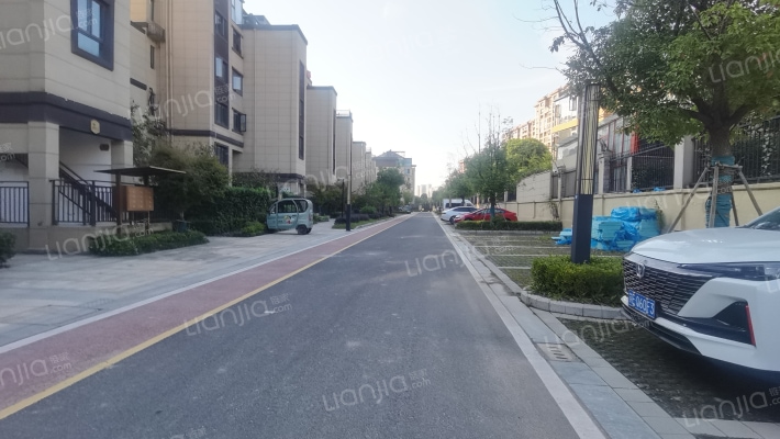 石榴世家院子外景图