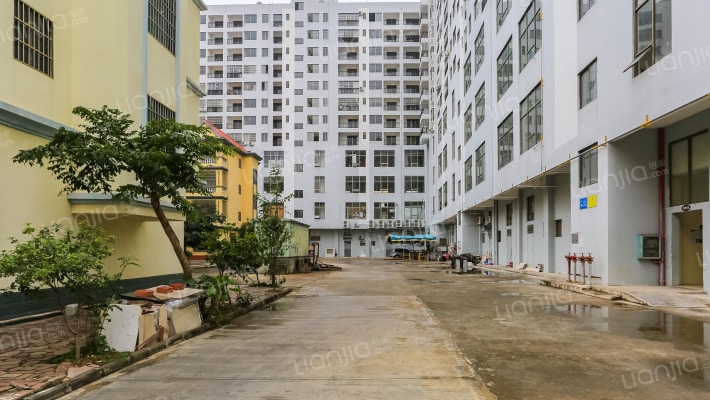 逢时商城花园外景图