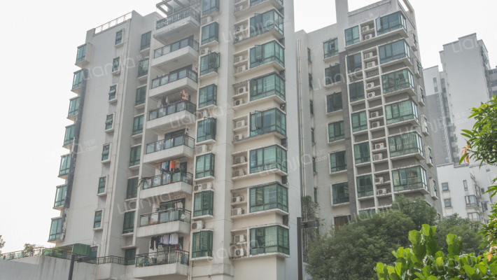 白云高尔夫花园荷塘月色外景图