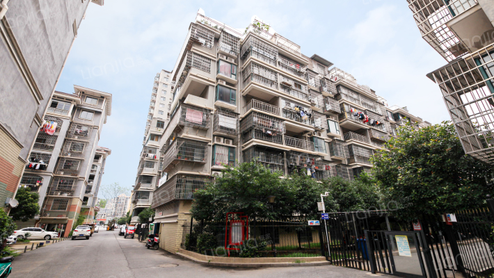 南阳百合小区外景图