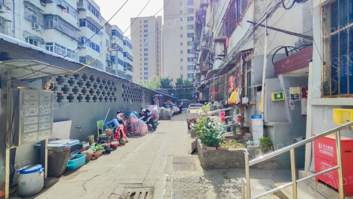 重型宿舍外景图