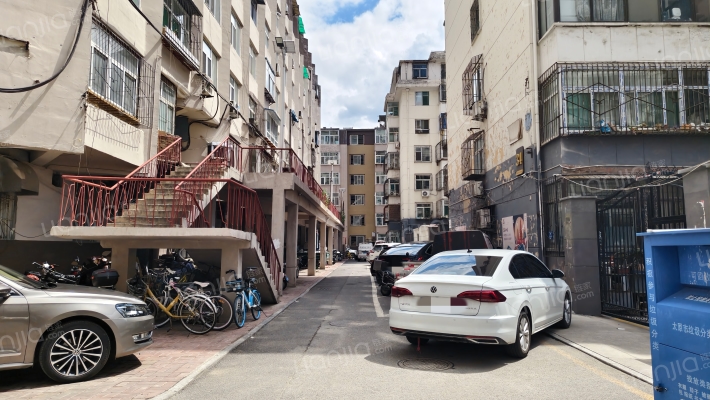 半坡东街外景图