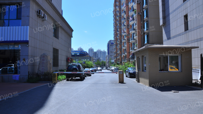 君临白山小区外景图