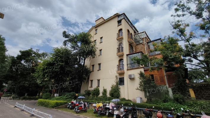 万辉星城蔷薇堡外景图