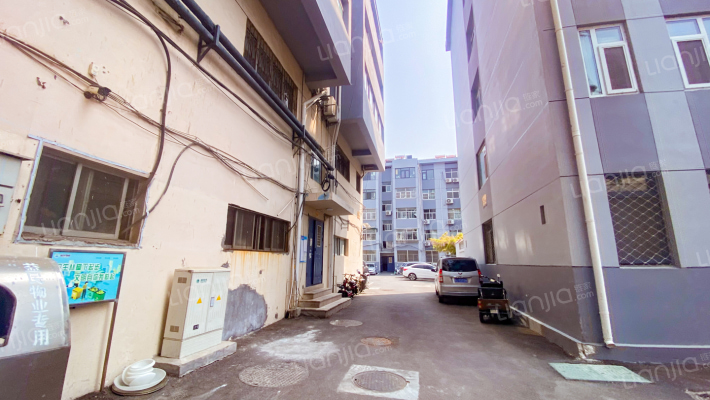 泰房金山路宿舍院外景图
