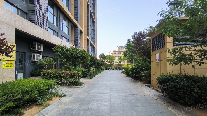 裕龙檀顶山外景图