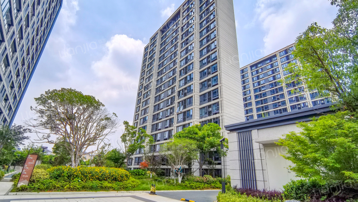 鸿翔湖畔景园外景图