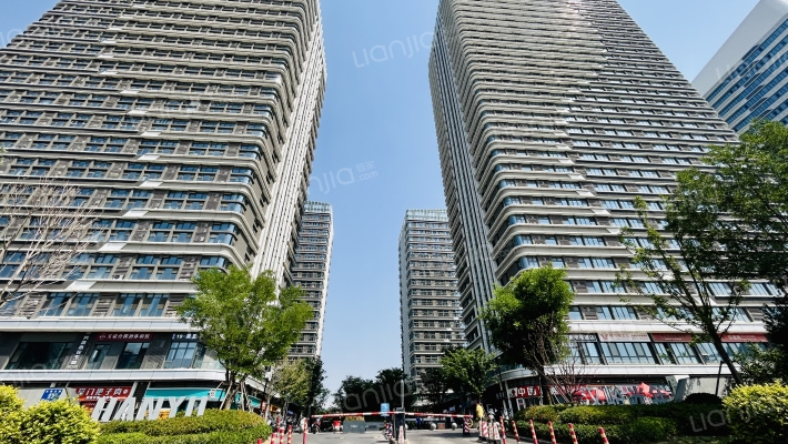 龙湖汉峪光年外景图