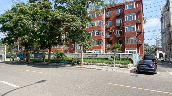 地材宿舍外景图