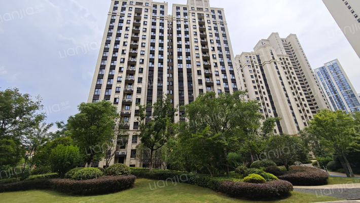 万象天地四季外景图