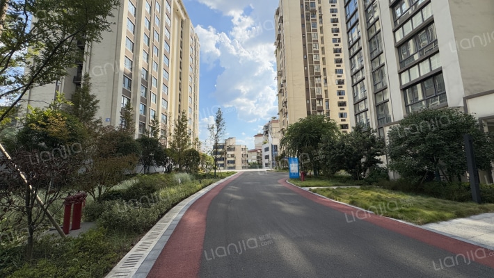 碚城江畔外景图