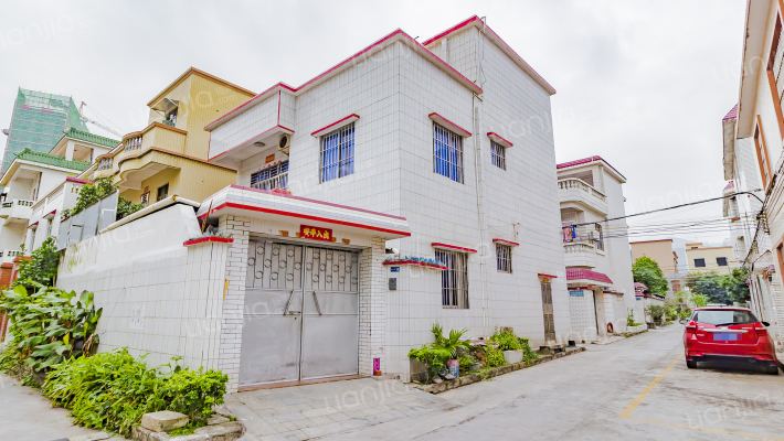 东山上街外景图