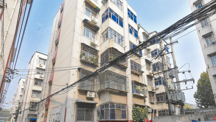 烤烟厂家属院外景图