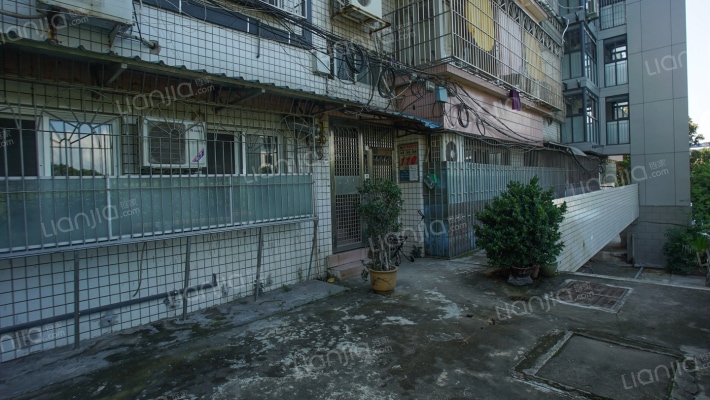 海俱宿舍区外景图