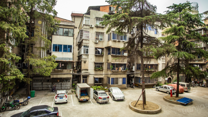 襄州区经济和信息化局米公路家属院外景图