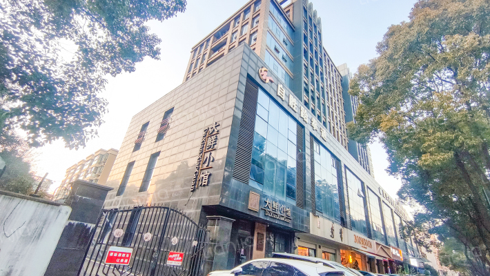 华尔街大厦外景图