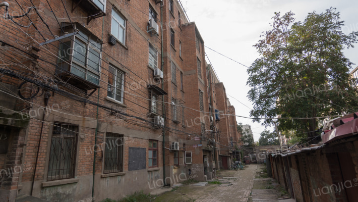 油脂化工厂号二家属楼外景图