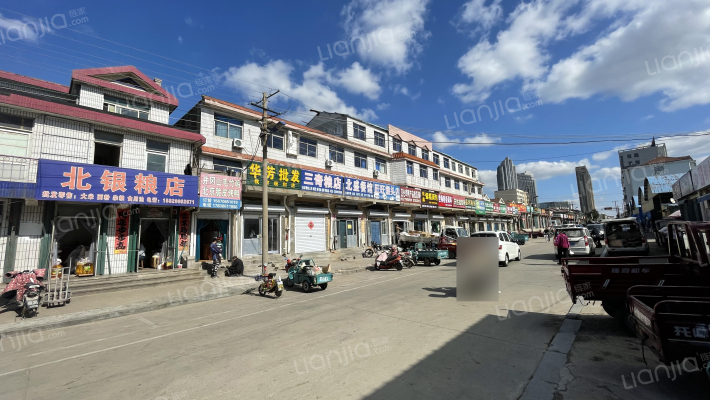 商业大厦家属楼外景图