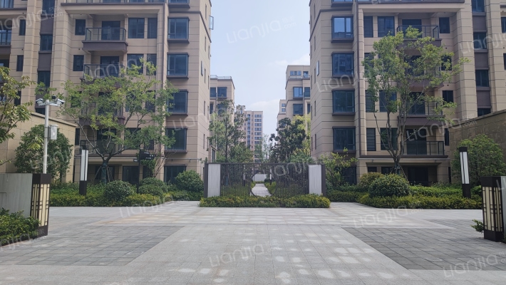 新影华翔城外景图