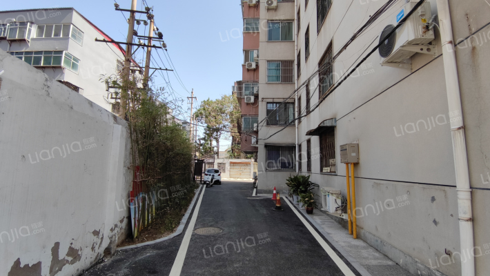 商行家属院外景图