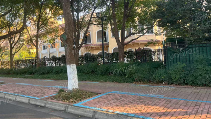 建屋芳洲外景图