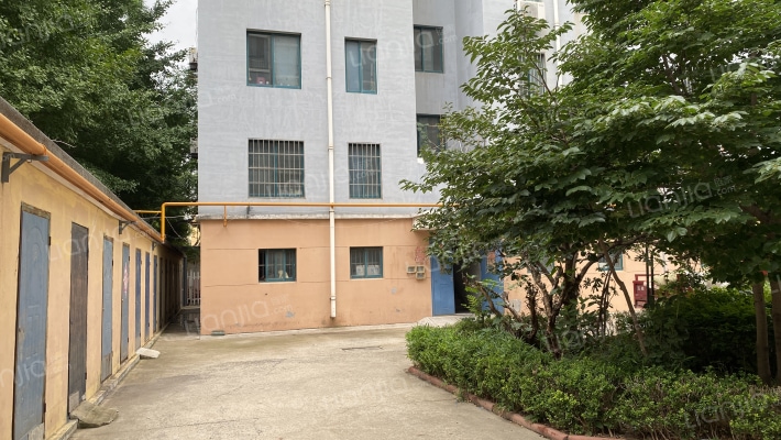 金帝公寓小区外景图