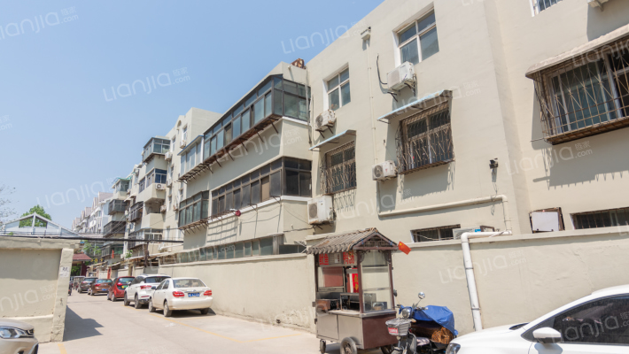 商行家属院外景图