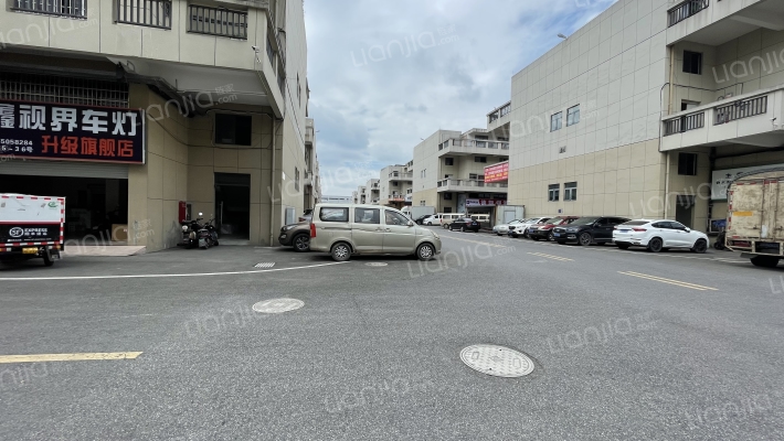 金华汽配配送中心外景图