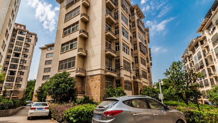 信水滨城外景图