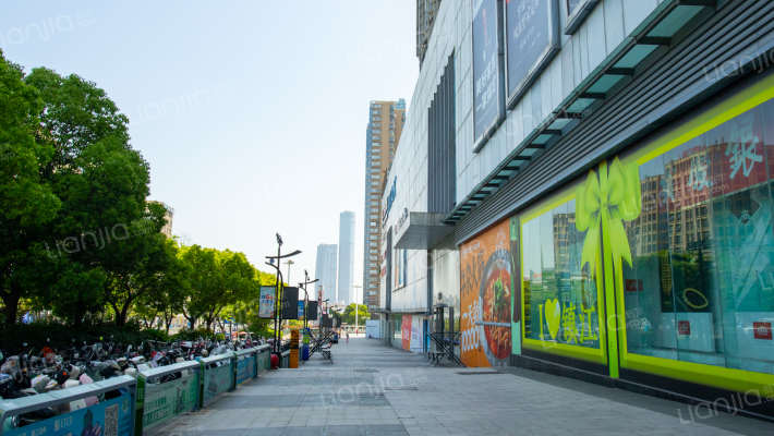 万达广场写字楼外景图