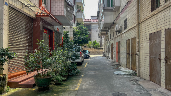 登山大道顺兴楼外景图