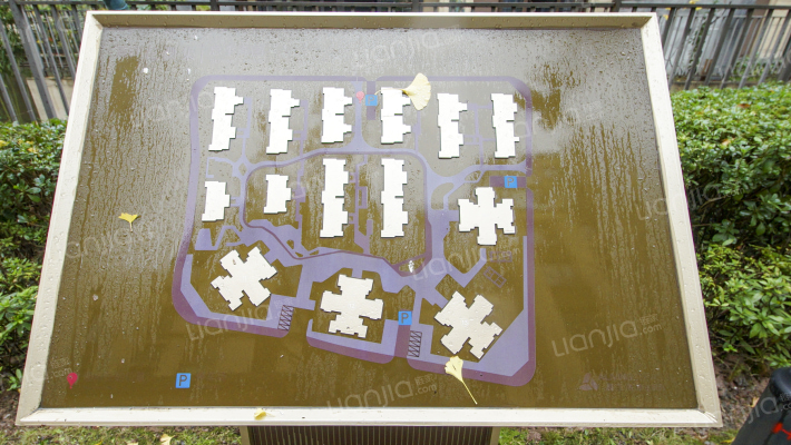 麓铭花涧集外景图