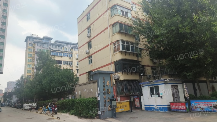 车站家属院外景图