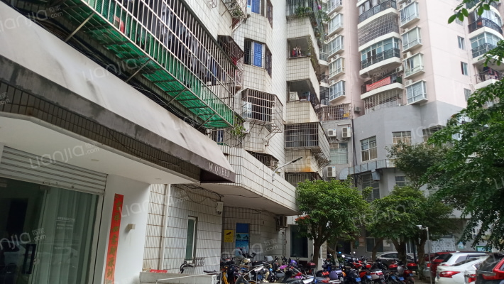 富南公寓园外景图