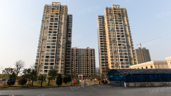 在水一方外景图