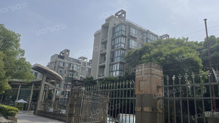 四季花城月季园外景图