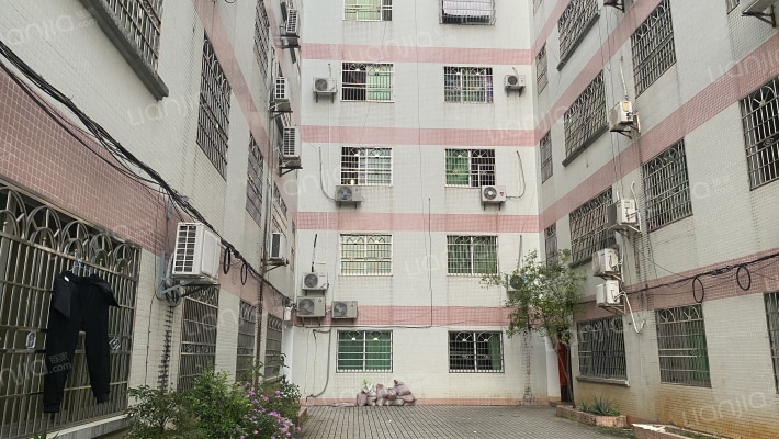 琼建大楼外景图