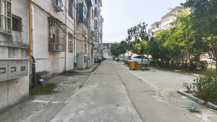 六九三厂家属院外景图